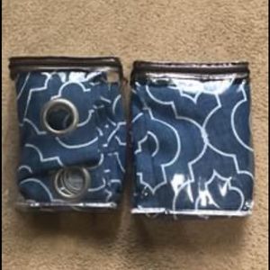 Set of 2 navy patterned curtains